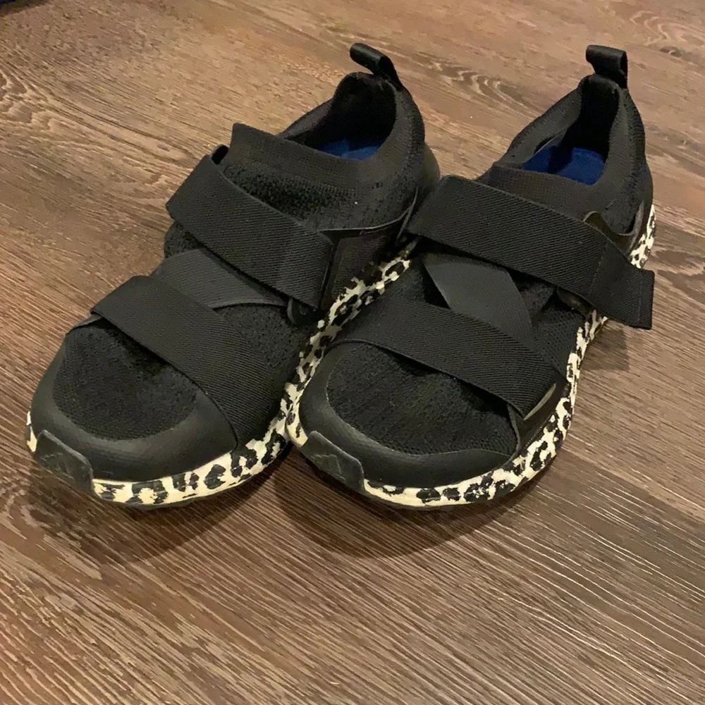 ✔️Sold✔️🏃♀️Adidas by Stella McCartney black ultra boost leopard print size 6 - Picture 2 of 11